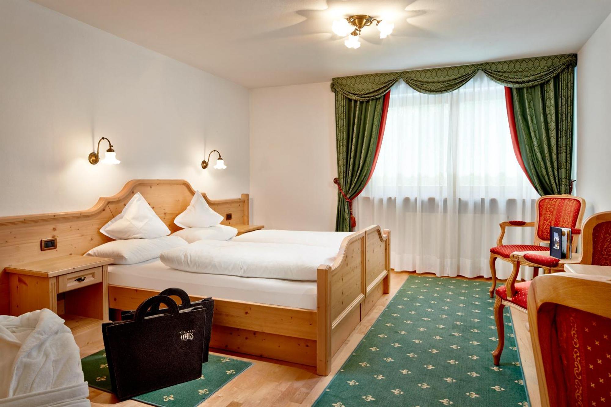 Hotel Costes Corvara In Badia Exterior photo
