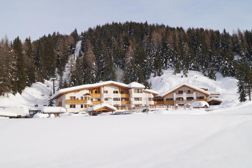 Hotel Costes Corvara In Badia Exterior photo